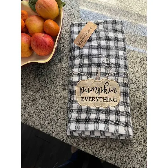 100% Cotton Black & White Check Hand Towels with Embroidered Pumpkins NWT - Picture 5 of 5